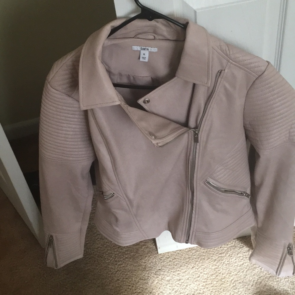 Women’s leather jacket mauve in color